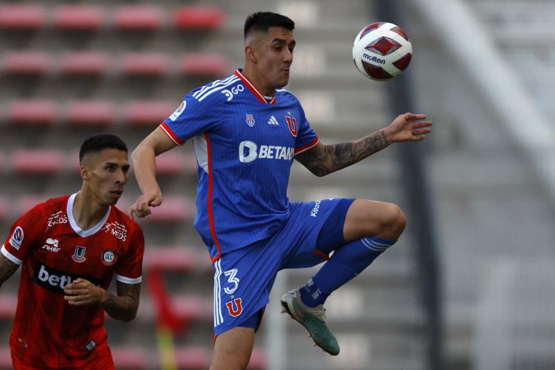 Ignacio Tapia continuara en la U de Chile esta temporada 2024. (Photosport)