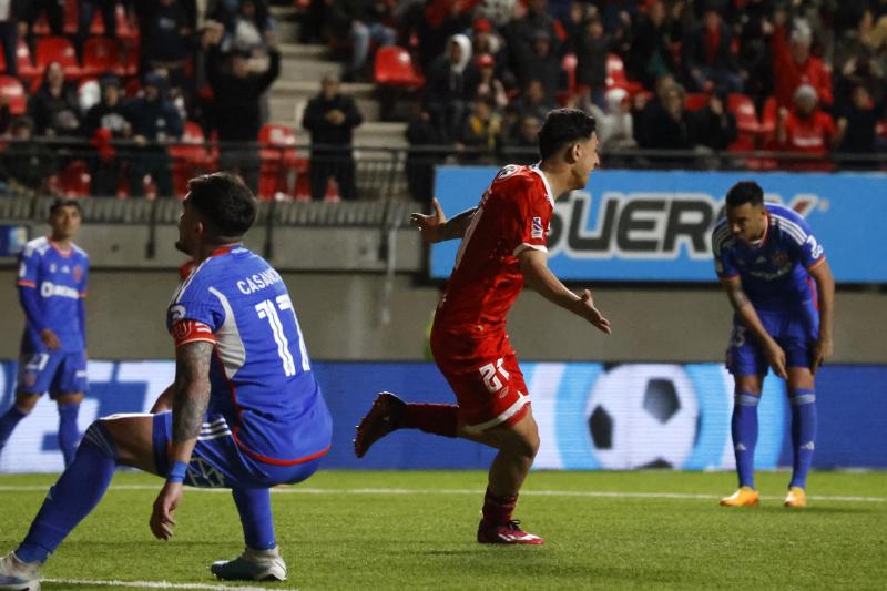 César Pérez le anotó a U de Chile y la UC, dos clubes que lo quieren sí o sí - Créditos: Photosport
