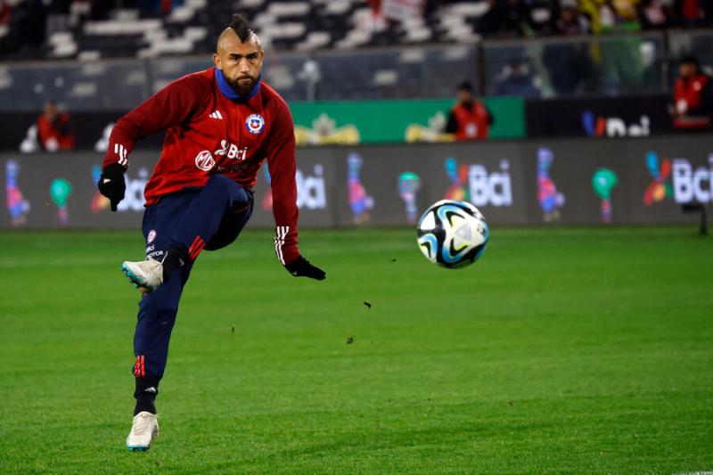 Arturo Vidal se aleja de Colo Colo y se acerca a Nacional - Crédito: Photosport.
