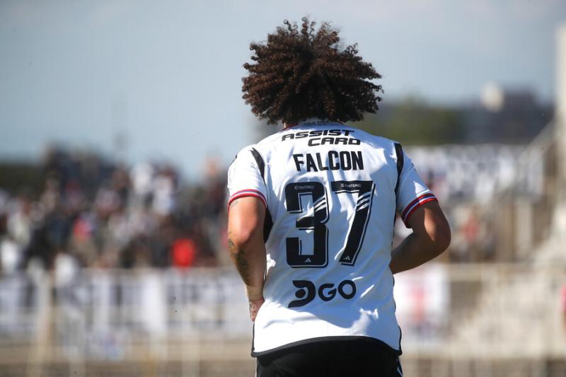 Maxi Falcón podría dejar Colo Colo para 2024 - Crédito: Photosport.