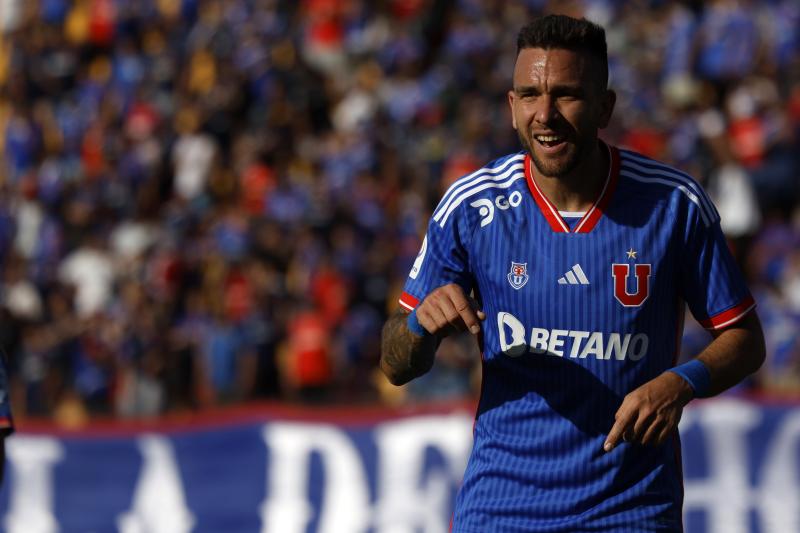 Matías Zaldivia no se mueve de la U de Chile tras firmar una larga renovación. (Photosport)