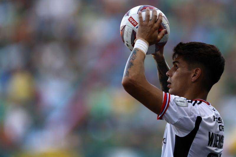 Continúa la incertidumbre por la continuidad de Erick Weimberg en Colo Colo. / Photopsort