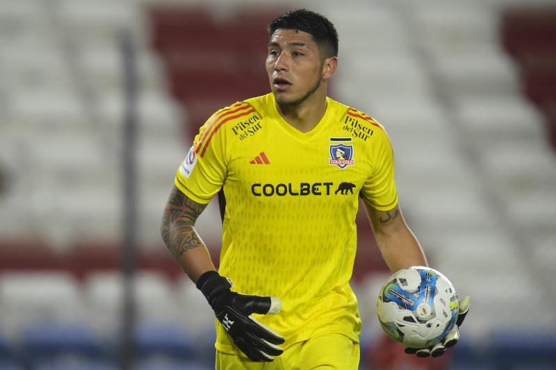Brayan Cortés podría dejar Colo Colo ante tentadora oferta de Estudiantes de La Plata. / Photosport