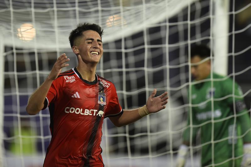 Diego Plaza, el juvenil de Colo Colo que se emocionó hasta las lágrimas al marcar gol en Uruguay - Créditos: Photosport