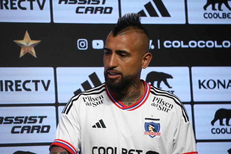 Arturo Vidal regresó a Colo Colo y será dirigido por Jorge Almirón - Crédito: Photosport.