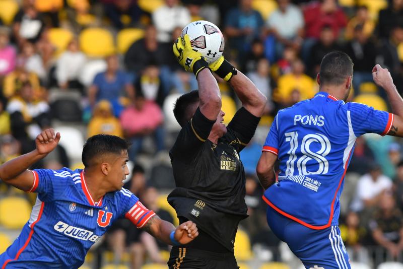 Miguel Pinto en el encuentro entre Coquimbo Unido y U de Chile por la Copa de Verano 2024. (Photosport)