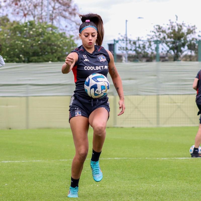 Anaís Cifuentes seguirá siendo jugadora de Colo Colo - Créditos: Prensa Club