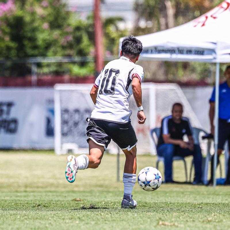 Ángel Díaz tiene 16 años es una de las promesas de Colo Colo / Instagram