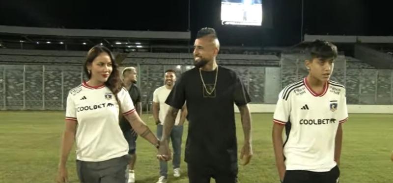 Arturo Vidal fue presentado como refuerzo de Colo Colo - Crédito: Youtube Colo Colo