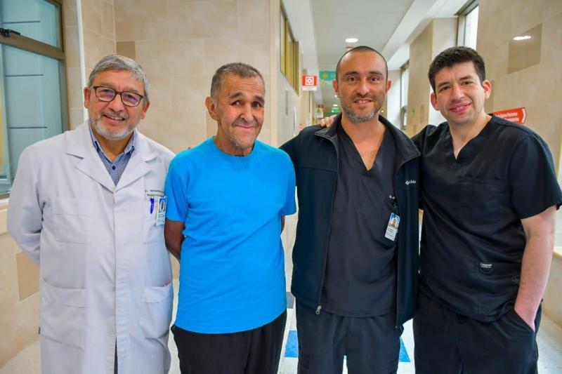 Facebook - Más de 50 profesionales participaron de la extracción de un tumor gigante