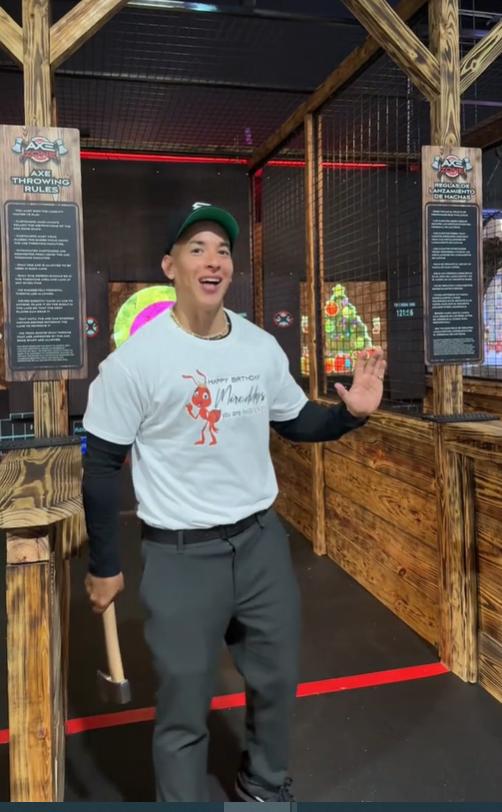 TikTok @jesaaelys - Jesaaelys Aayala, hija de Daddy Yankee publicó video en TikTok luciendo lo jóvenes que se ven sus padres