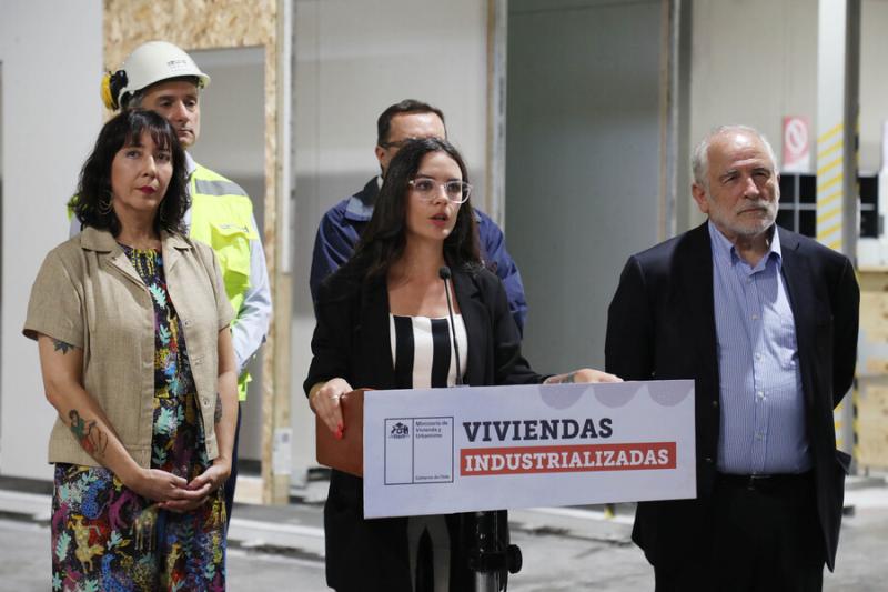 Agencia Uno - Exsubsecretaria Tatiana Rojas y ministro Montes