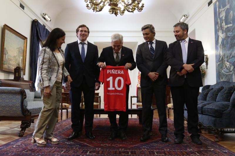 Sebastián Piñera en el inicio de la fallida campaña de Chile como sede el Mundial 2030 - Créditos: Agencia UNO