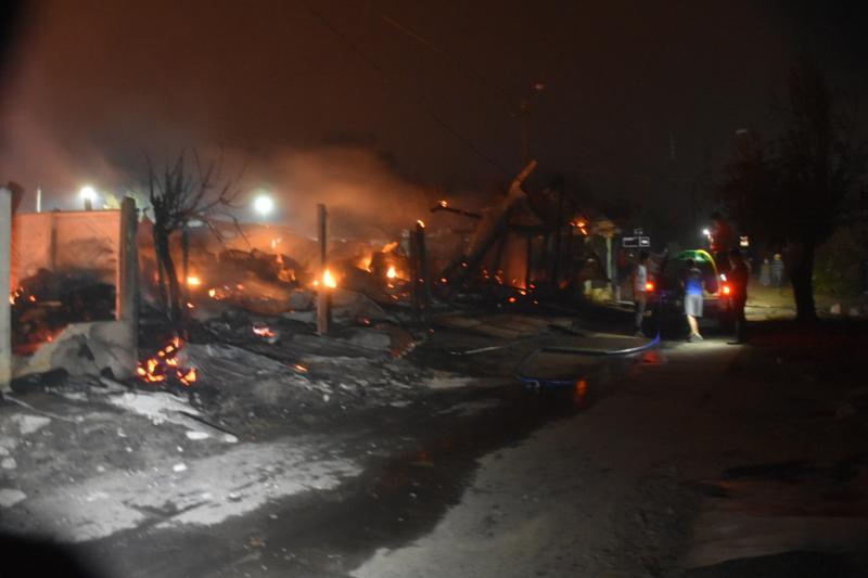 Agencia Uno - Familias perdieron viviendas y mascotas en los incendios forestales