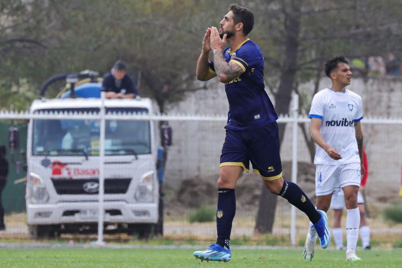Joaquín Larrivey se quedará en Magallanes - Crédito: Agencia Uno.