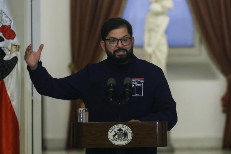 Agencia Uno - Presidente Gabriel Boric anunció investigación por origen de incendios forestales