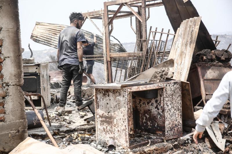 Agencia Uno - Personas afectadas por los incendios forestales en la región de Valparaíso