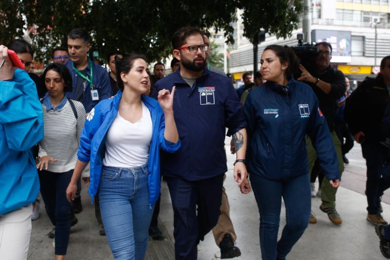 Presidente Boric en la zona afectada por los incendios - Agencia Uno