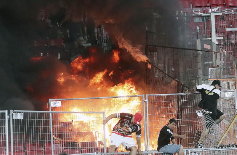 Así fueron los incidentes de los hinchas de Colo Colo que hizo alusión Marcelo Díaz - Créditos: Agencia UNO