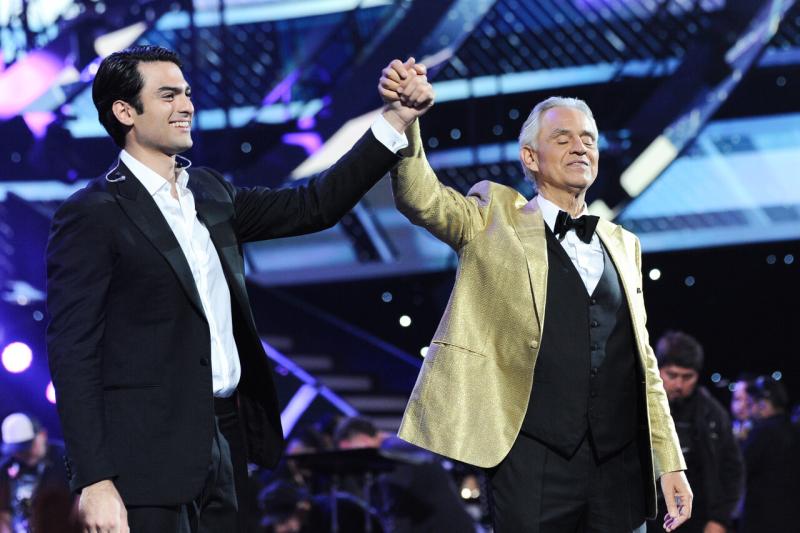 Matteo Bocelli junto a su padre Andrea Bocelli - Agencia Uno