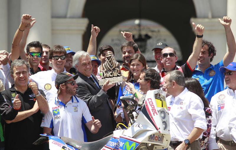 Sebastián Piñera recibiendo el Dakar - Créditos: Agencia UNO