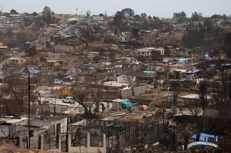 Trabajos de reconstrucción en Valparaíso tras incendios - Aton