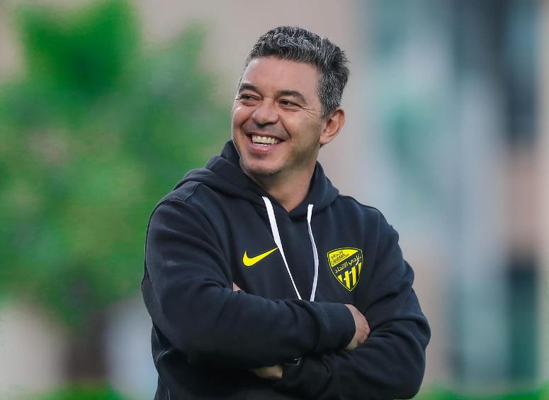 Marcelo Gallardo no logra resolver su conflicto con Karim Benzema - Crédito: @ittihadclub.sa