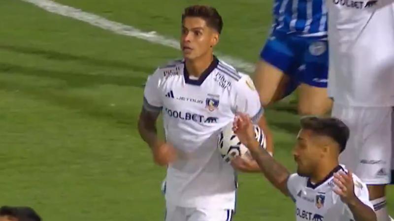 A Colo Colo le anularon un gol por offside en Mendoza - Crédito: Captura.