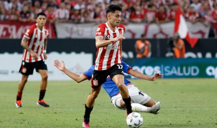 Javier Altamirano se robó las miradas con polémico gesto en Argentina - Crédito: @javialtamirano.7