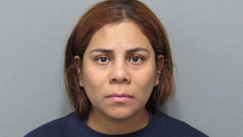 Niña de 16 meses murió de inanición en EEUU: Su mamá la dejó sola diez días para vacacionar