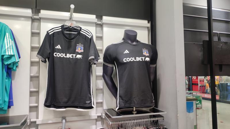 Filtran nueva camiseta alternativa de Colo Colo. / Foto X: @_EduardoA_