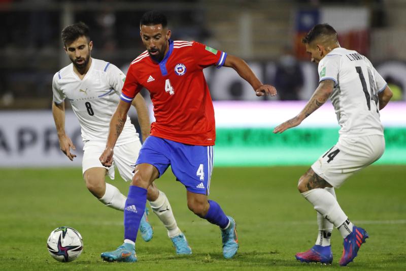 El último partido de Mauricio Isla en la Roja fue por las Eliminatorias rumbo a Qatar 2022 - Créditos: Photosport