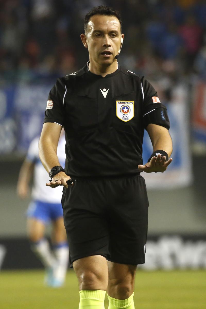 Ángel Hermosilla es uno de los árbitros que no seguirá activo en 2024 / Photosport