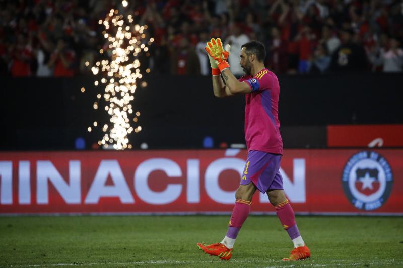 Claudio Bravo podría perderse el debut de Gareca en la Roja - Crédito: Photosport