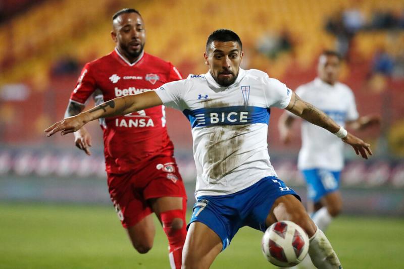 El duelo entre la UC y Ñublense está en suspenso - Crédito: Photosport.