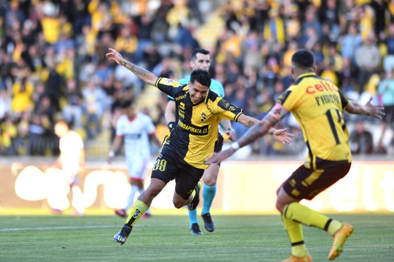 Luciano Cabral está en carpeta de Colo Colo - Crédito: Photosport.