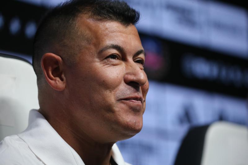 Jorge Almirón lleva cuatro partidos amistoso con Colo Colo / PHOTOSPORT