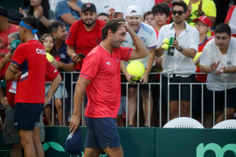 Gonzalo Lama se emocionó en su homenaje en el Court Anita Lizana - Crédito: Photosport.