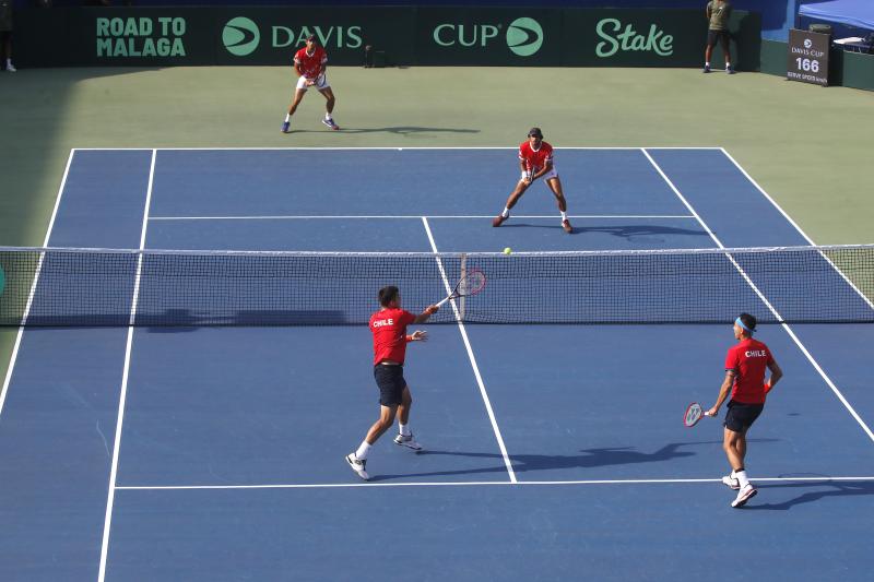 Chile se complica en la Copa Davis con la derrota en el dobles. / Photosport