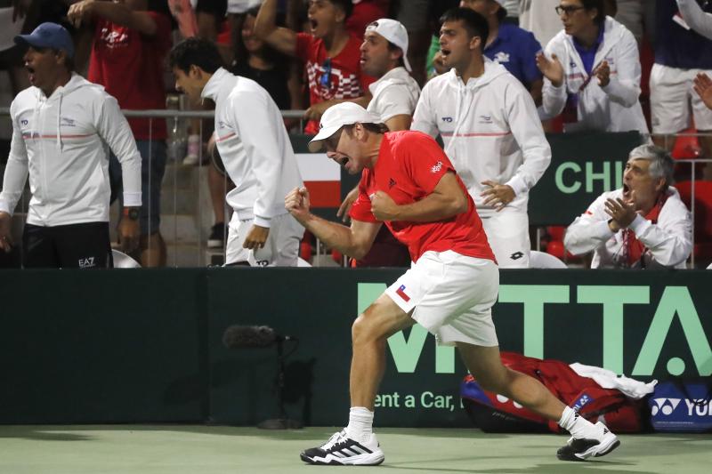 Nicolás Massú festejó con todo el triunfo de Chile ante Perú en Copa Davis / Photospor t