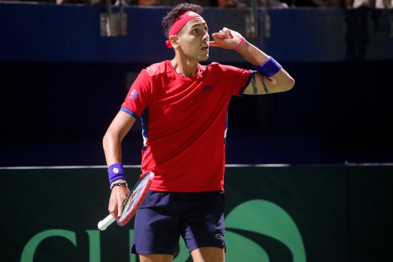 Alejandro Tabilo clasificó a Chile a la fase grupal de las Finales de la Copa Davis - Crédito: Photosport.