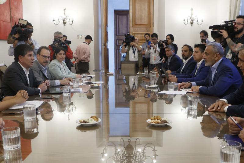 Autoridades se reunieron para definir la implementación del Registro Nacional de Hinchas. / Photosport