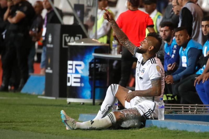 Arturo Vidal valoró el triunfo de Colo Colo ante Godoy Cruz - Crédito: Photosport.
