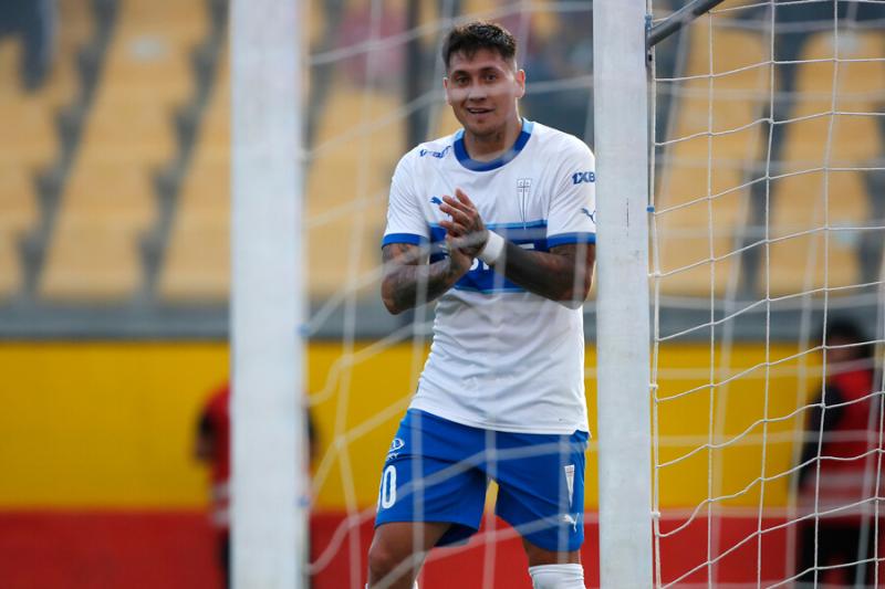 Nicolás Castillo fue expulsado en la derrota de la UC ante Ñublense - Crédito: Captura.