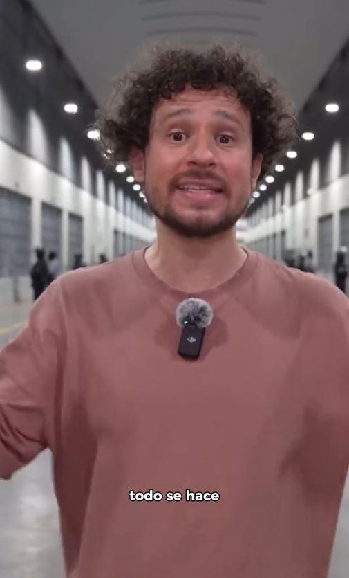 Captura - Luisito Comunica mostró cómo luce la cárcel más estricta del mundo