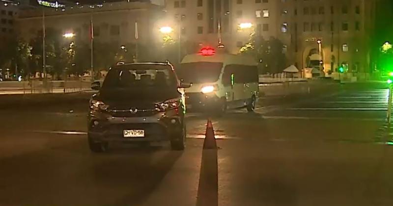 Detienen a conductora en cercanías de La Moneda - T13