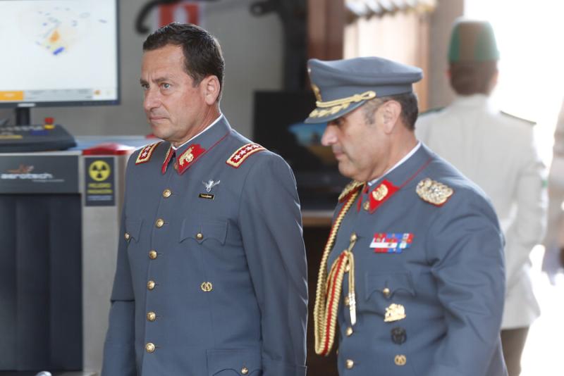 ATON - Comandante en jefe del Ejército, Javier Iturriaga