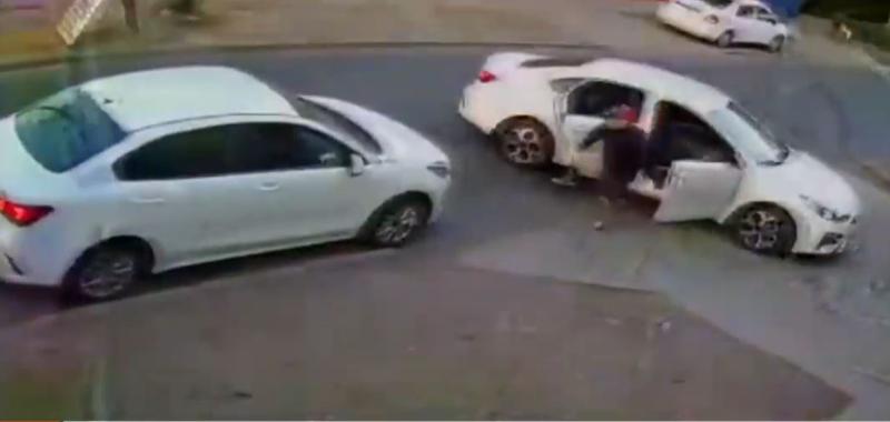 Encerrona a madre e hija en El Bosque - Cámara de seguridad