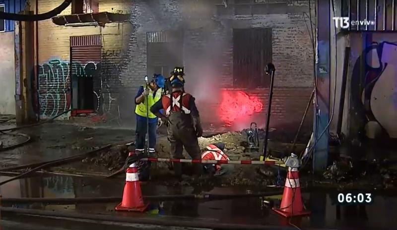 Santiago: incendio y fuga de gas deja una bodega completamente quemada