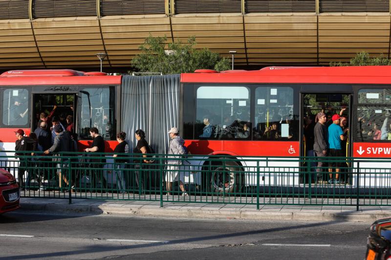 Agencia Uno - Metro y micro en Santiago